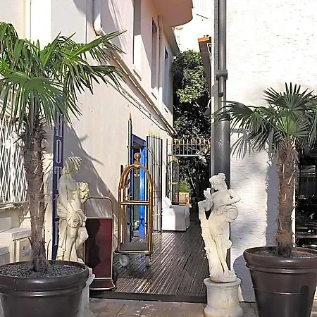 Palm 4* קאן